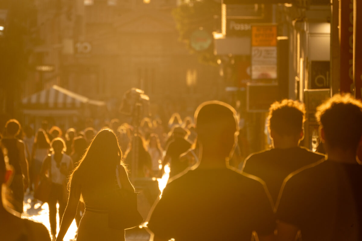 Έρευνα aboutpeople: Πώς έζησαν οι Έλληνες το 2025 και τι περιμένουν από το 2026